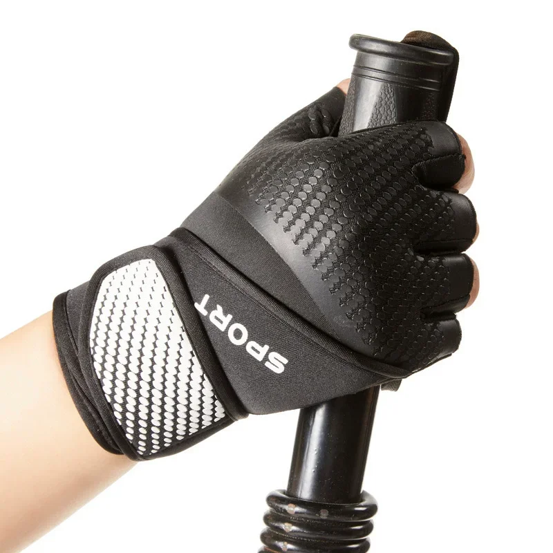 زوج واحد من قفازات التمرين لرفع الأثقال مع لف المعصم وحماية كاملة لراحة اليد ومقابض إضافية للياقة البدنية والسحب
