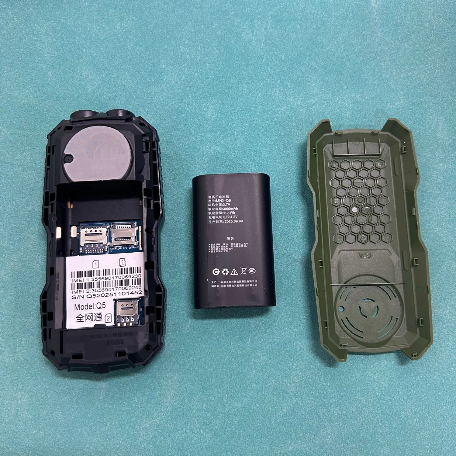 YEEMI Q5 4G Button Phone 2.4inches Dual SIM Card HD Call Camera FM LED Flashlight LTE Type-C Triple-proof Outdoor Mobile Phone
