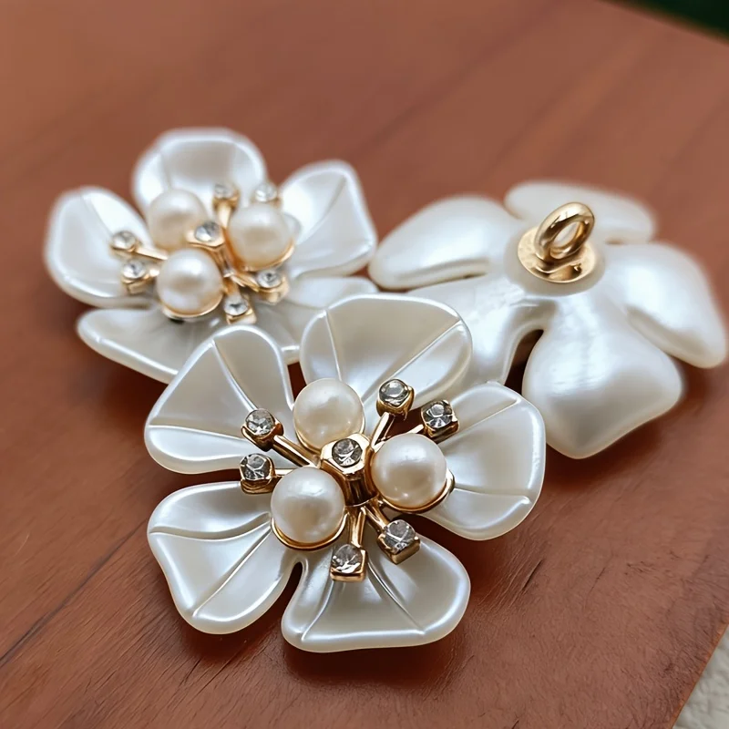 

6PCS large pearlescent flower with diamond stamen button, large decorative flower white, plastic imitation pearl flower shape with foot button button, five petals stamen button, handmade DIY project button 2.6cm