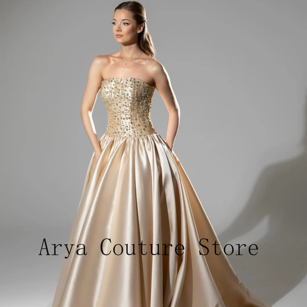 Vestido de Novia de Satén Dorado Champán, sin Tirantes, con Escote Corazón, Adornado con Cuentas y Lentejuelas, con Corsé con Varillas, Cintura Drapeada, Estilo Princesa, Largo hasta el Suelo