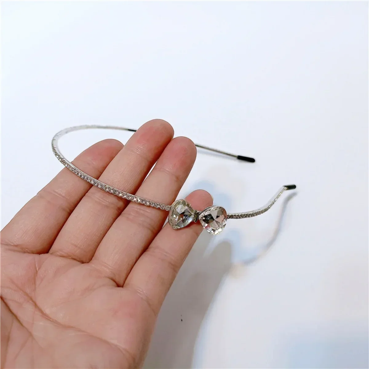 Fascia per capelli con fiocco semplice e alla moda per le donne, design con temperamento, gioielli, fascia per capelli, accessorio per capelli, personalità