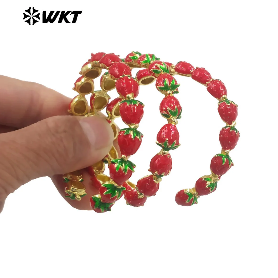 

Оптовая продажа: браслет WT-JF364 с позолотой 18 карат, дизайн «Клубника», из желтой латуни с капельками эмали, романтическое украшение для женщин и девушек
