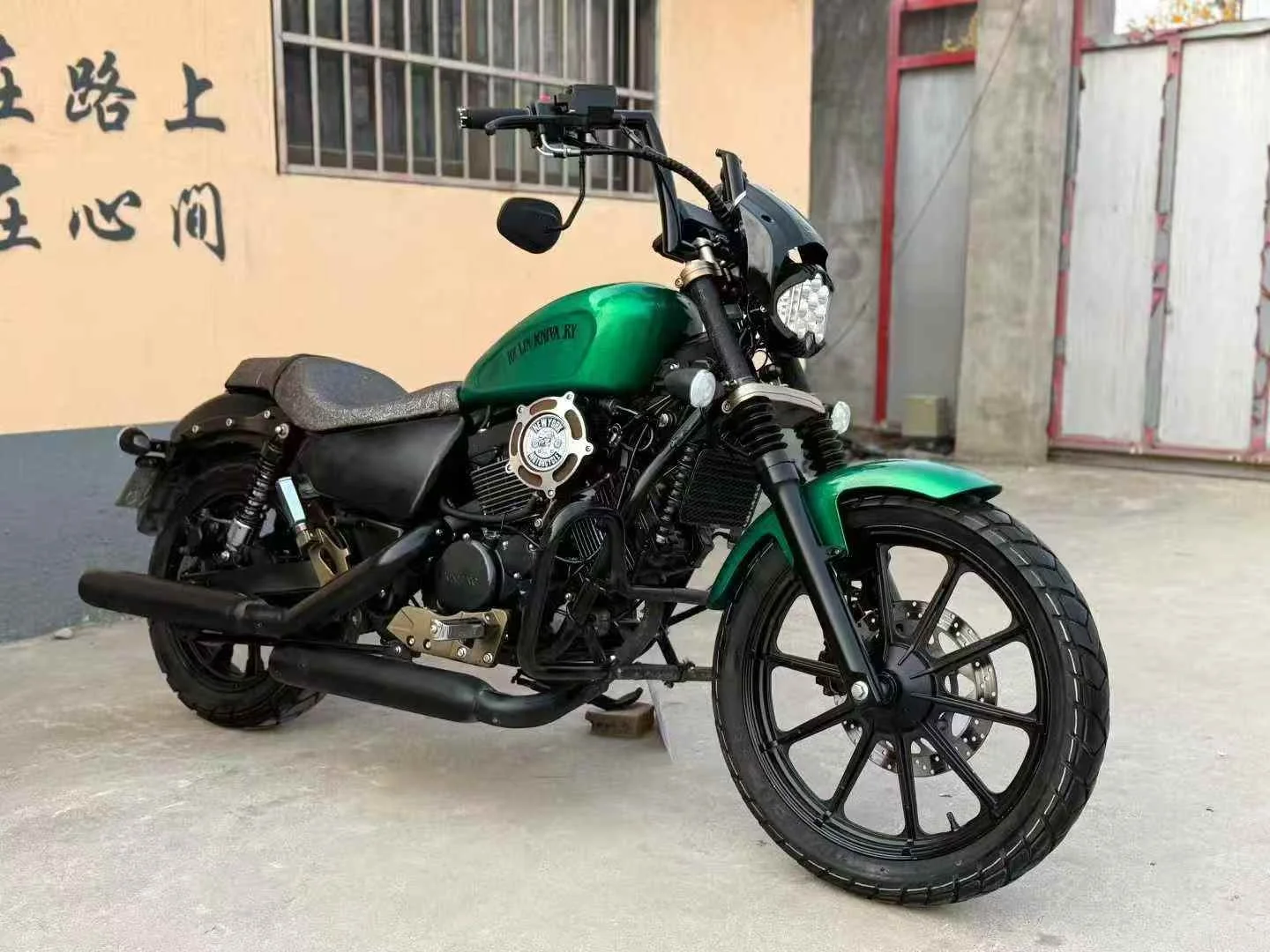 ZUIMI Yiqi V8 250cc V Twin Oil Cooled Cruiser Motorcycle ABS Belt Drive