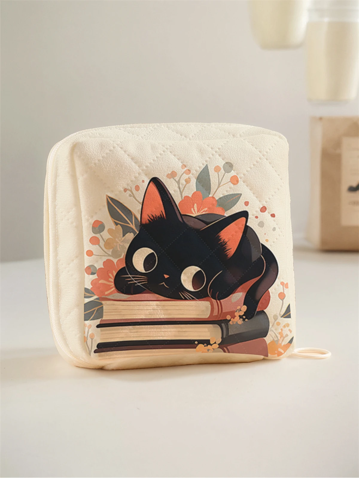1 Portable Sanitary Napkin Storage Bag, Made of Seaweed Turtle Pattern and Diamond Mesh Material, Lightweight Women's Tissue Bag