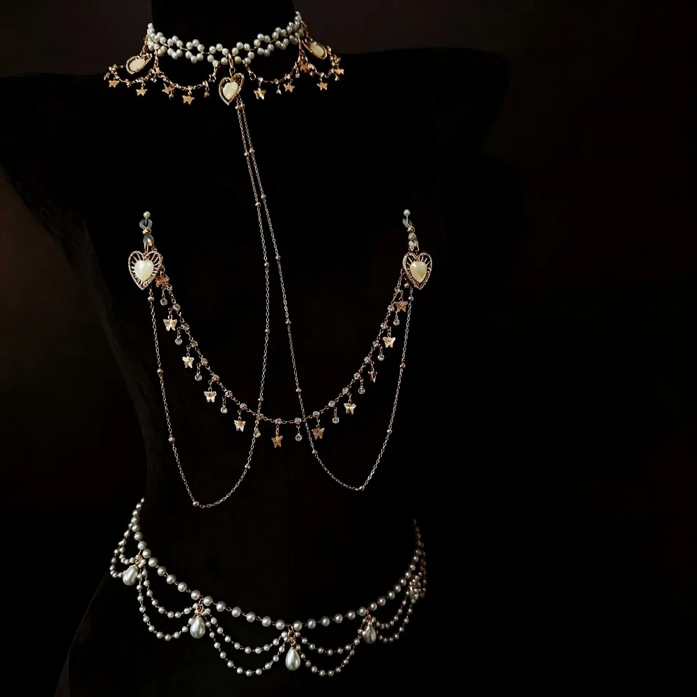 Cadena de cuerpo tipo gargantilla de perlas con colgante de mariposa de diamantes de imitación, pinzas para pezones, estimulador, juguetes sexuales para adultos, joyería fetiche alternativa