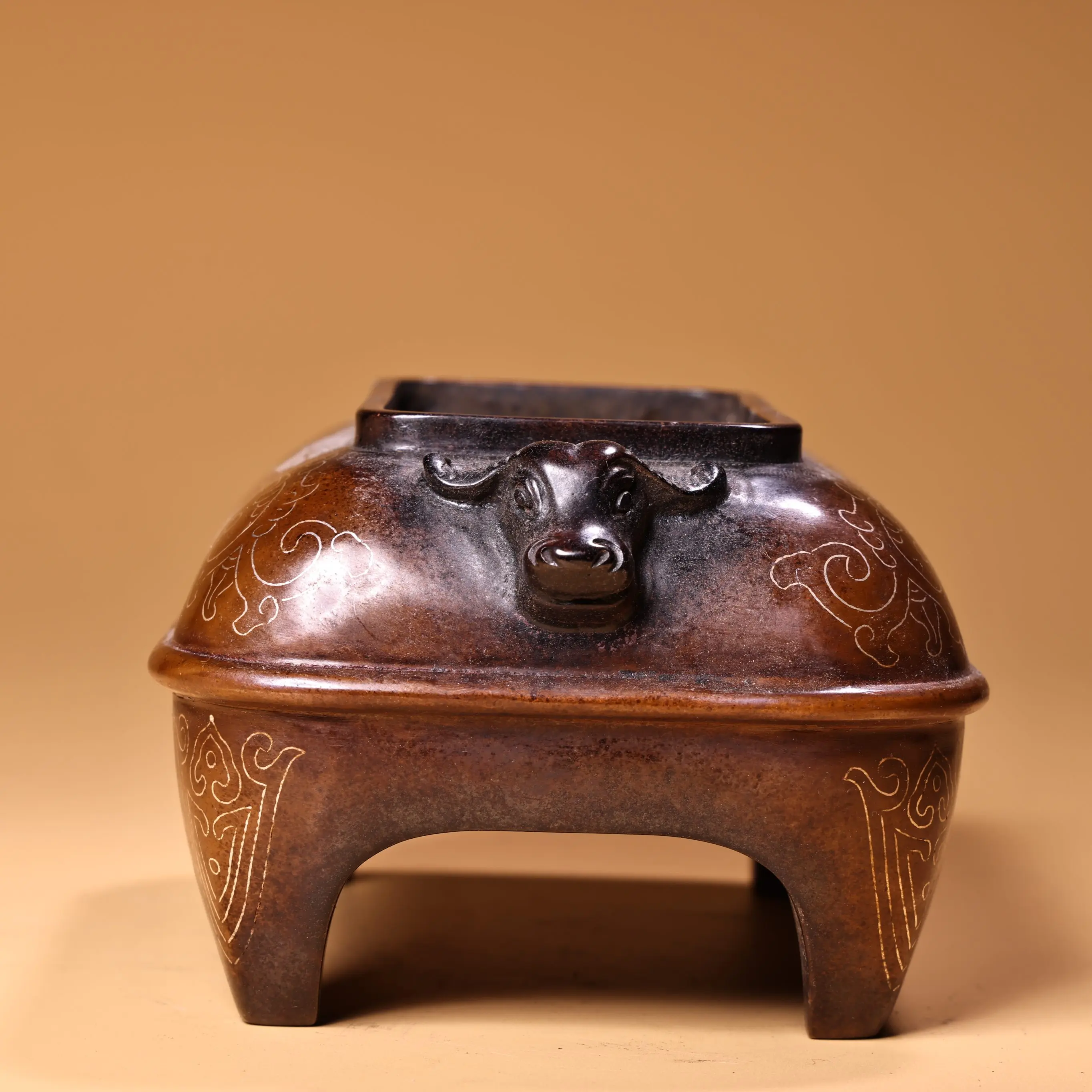 7 "مجموعة معبد التبت القديمة الأرجواني البرونزية المذهبة عالية الإغاثة فسيفساء الفضة سلك نمط البقرة رئيس الأذن مربع البخور الموقد