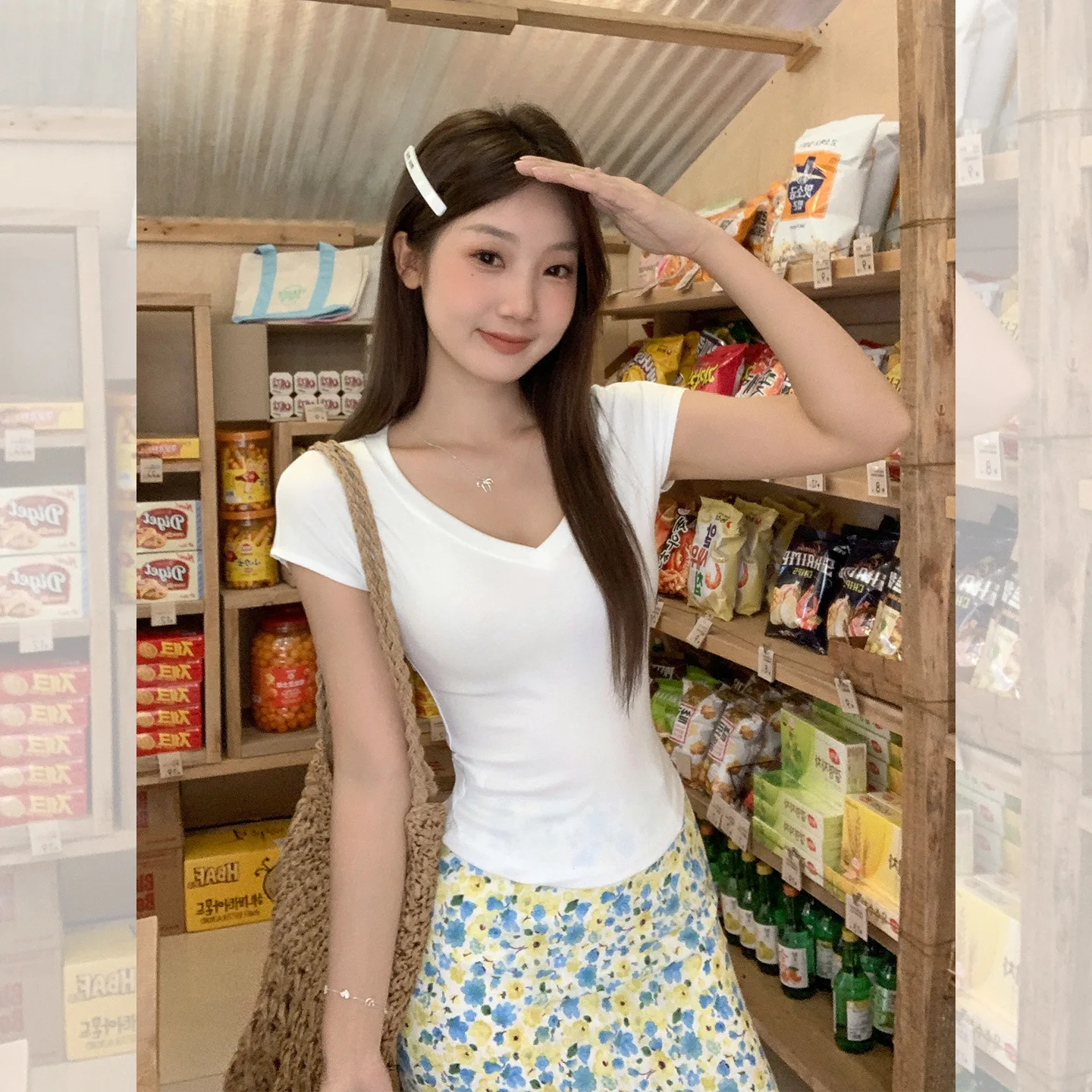 

Tencel White V-Neck Regular Shoulder Short Sleeve T-Shirt for Women Summer 2025 New Small Flutter Sleeve Slim Fit Age-Reducing