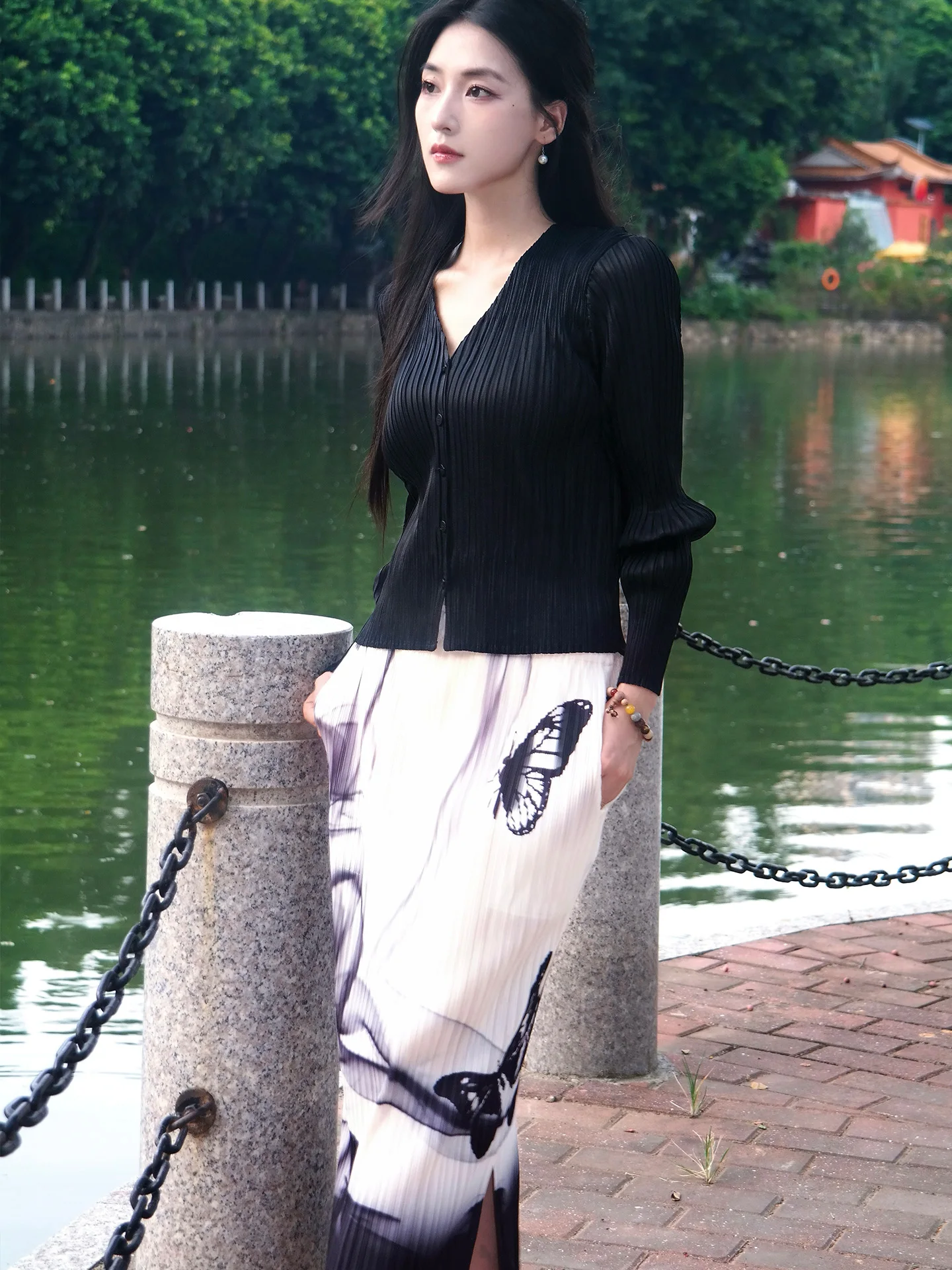 

Fashionable Black Open Cardigan Top And Watercolor Half Skirt Set Women's Spring 2026 New Arrival Casual Style Four Seasons
