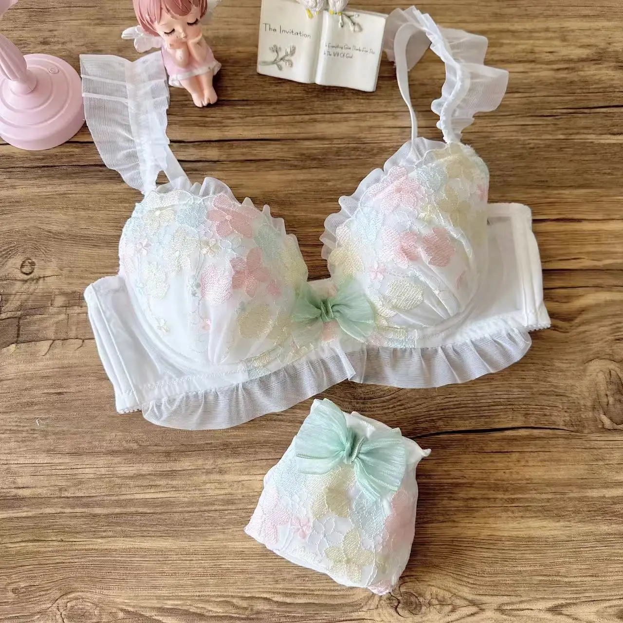 

Super-beautiful sunflower lingerie embroidery three-color thin cup college students teenage girls bra set cute gathered underwea
