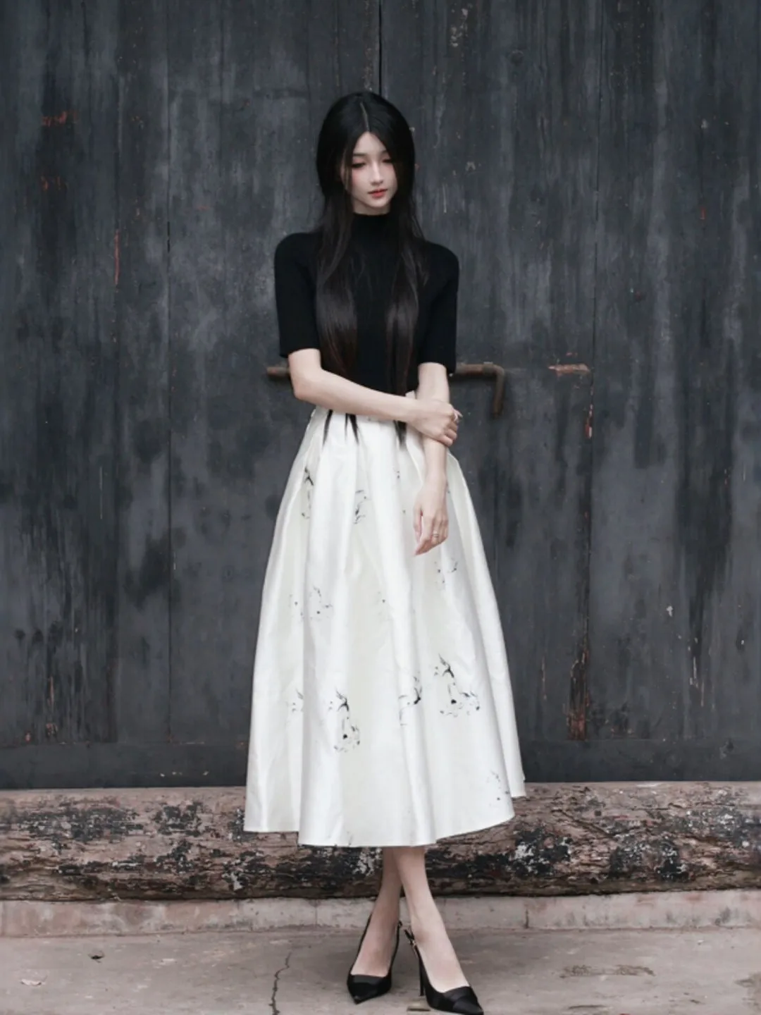 

Retro Elegant Two-Piece Set Puffy Half-Skirt Comfortable Short-Sleeve Top Summer Fashion Outfit Women's Vintage Style Ensemble