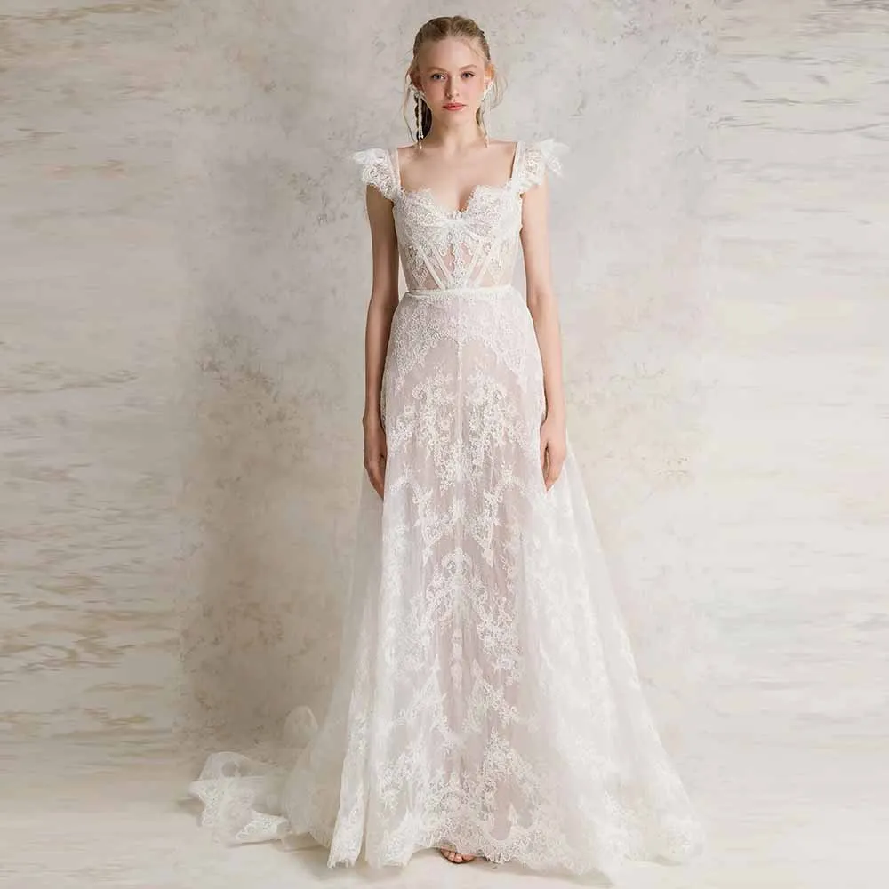 فساتين زفاف الكنيسة Glitz and Glam دانتيل على شكل حرف a فساتين حفلات الزفاف عاجية رقبة مربعة وكشكشة دانتيل فساتين زفاف #1