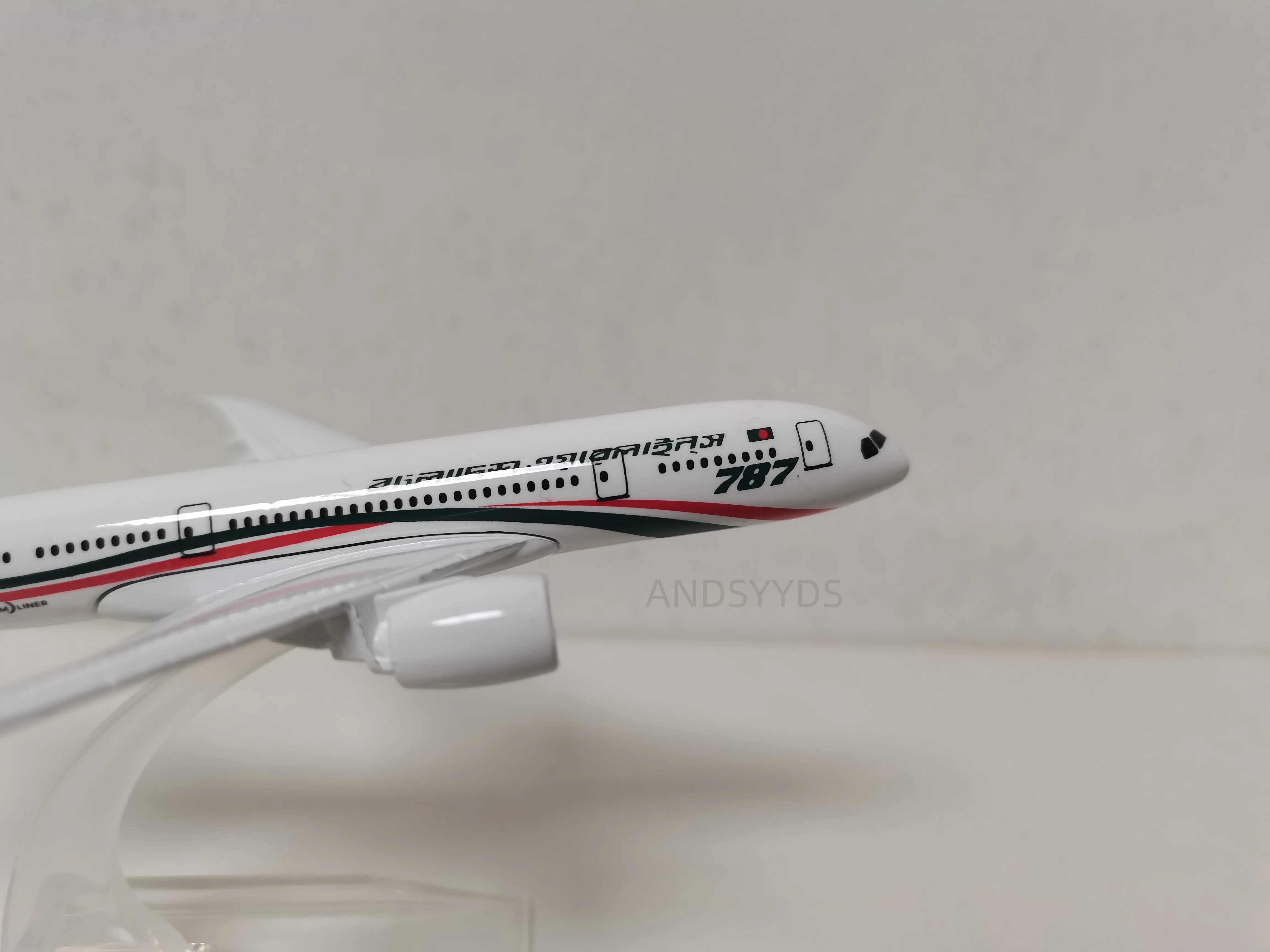 1/400 Scale Diecast 16cm Airplane Toy B787 Bangladesh Airways Model Planes With Base Aircraft Display Aviation Enthusiasts Gifts