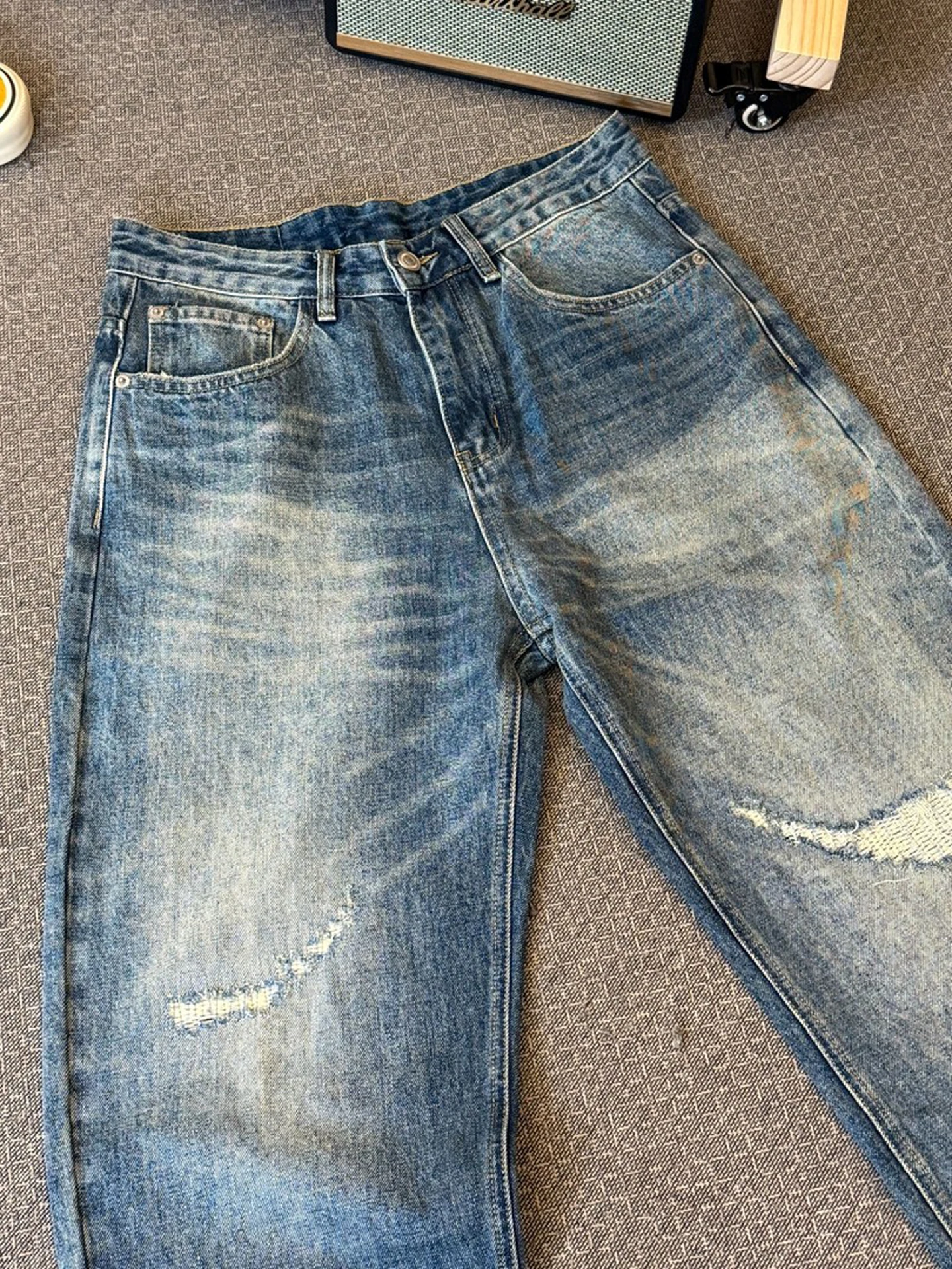 

Faionable Handmade Waed Denim Jeans Tear Hole Design for Men And Women Early Autumn Collection Straight Leg Loose Fit Cas...
