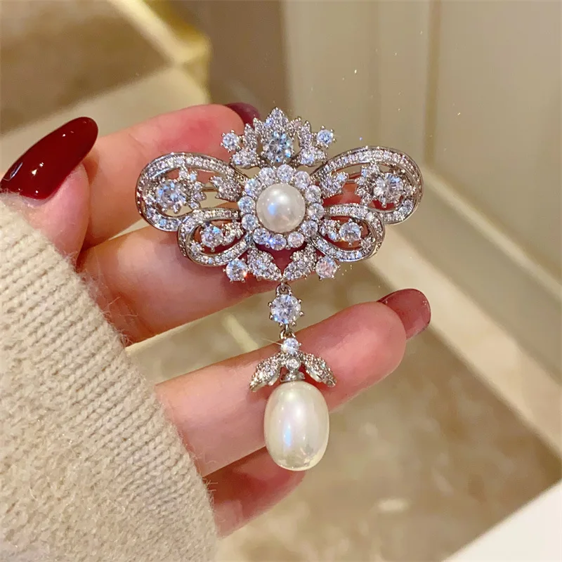 CC Brooches for Women Elegant Coat Pins Imitation Pearl Scarf Clasp Sparkly Zirconia Corsage Dating Essentials Brooch Pin B133