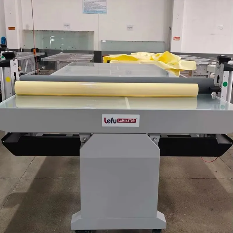 LF1736-B4 1.6*3.2m 5*10ft Flatbed Vinyl Laminator, Wide Format Laminator Table Machine For Signage And Graphics
