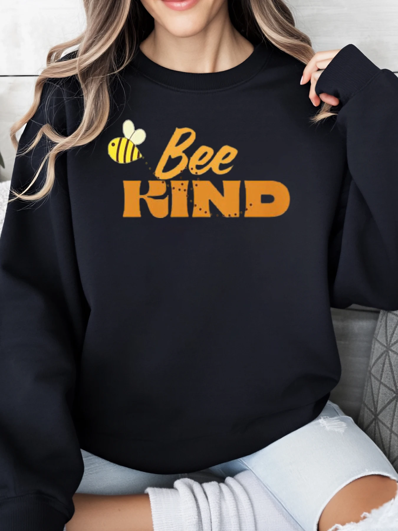 Bee Kind Bee Print Sweatshirt Halloween Women ملابس كاجوال سوداء مقاس كبير