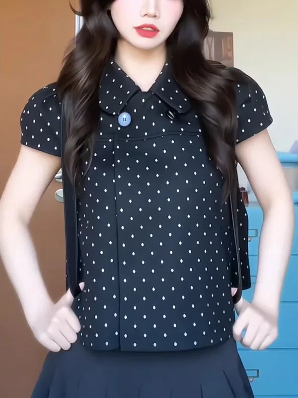 

Винтажная женская рубашка в горошек с отложным воротником и коротким рукавом: новая летняя модель, омолаживающий дизайн, повседневный стиль