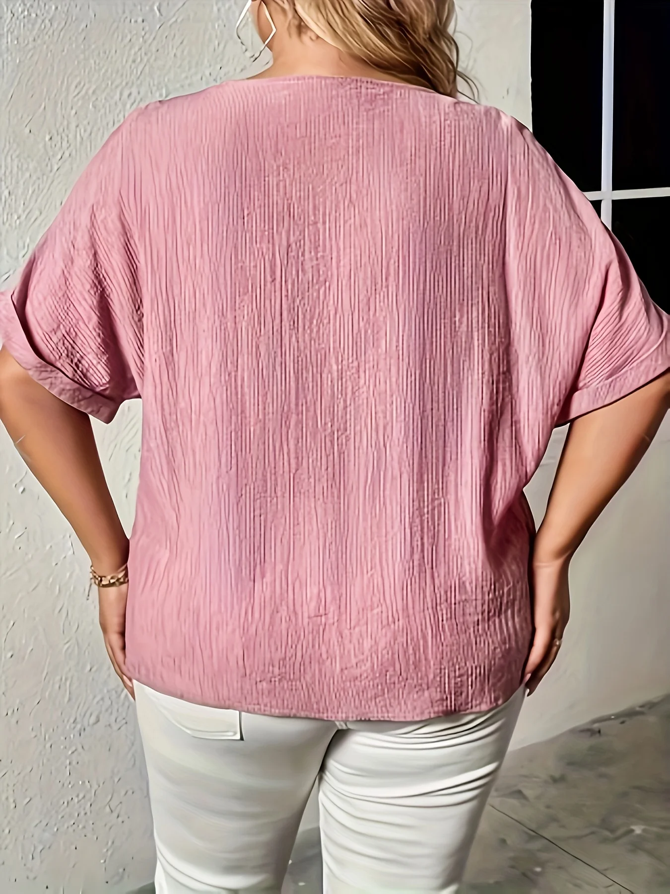 เสื้อยืดแขนสั้นคอวีแฟชั่นฤดูร้อนขนาดบวกของผู้หญิง