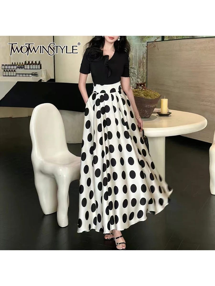 

TWOTWINSTYLE Hit Color Slimming Dresses For Women V Neck Short Sleeve High Waist Temperament Spliced Appliques Dresses Female