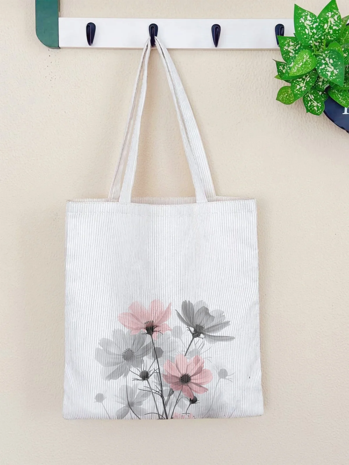 

Сумка-тоут из вельвета с акварельным принтом птиц и цветов, подходит для ежедневных поездок на работу и походов за покупками, удобна для переноски всех необходимых вещей.