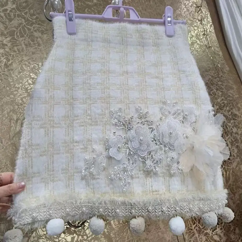 

Luxury Vintage Flowers Embroidered Flares Autumn Winter Knitted Mini Skirts for Women Knitwear Short Skirt faldas Woman Skirts