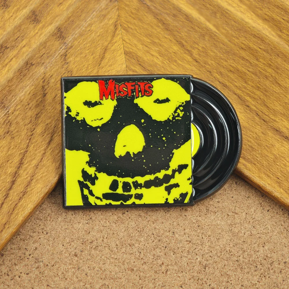 Misfits Band Brosche Horror Punk Teufelsschädel Metall-Abzeichen Schallplatte Emaille-Pin Gelb-Schwarzer Schädel Anstecknadel Rock-Musik-Fan-Geschenk – Detail 5
