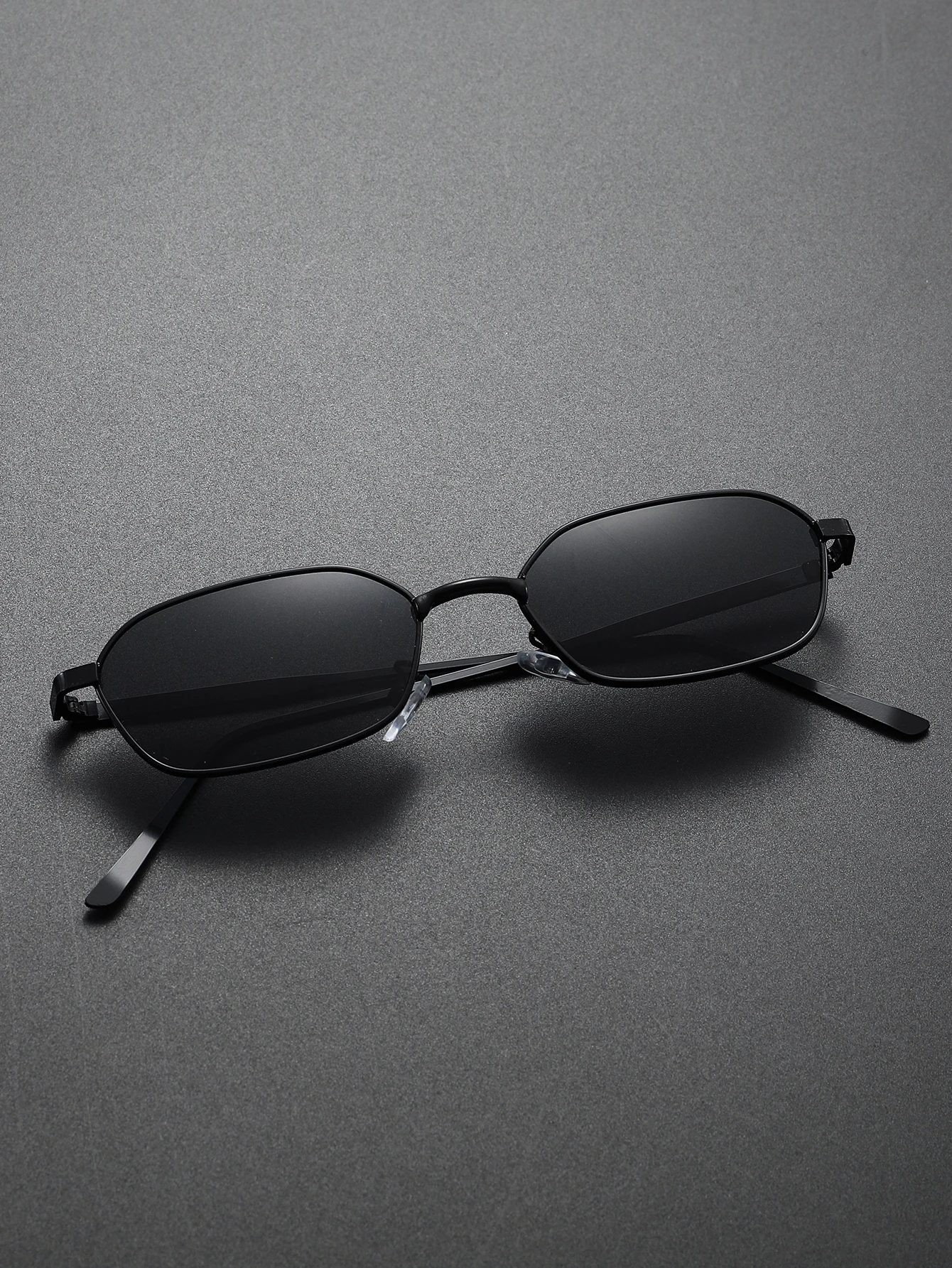 1PC Unisex Small Oval Frame Fashionable Sunglasses Suitable 