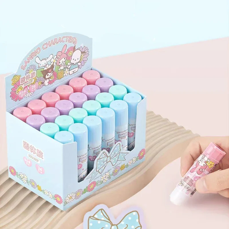 Imagem -02 - Sanrio Solid Glue Stick para Estudantes Super Forte Adesivo Hellokitty Kuromi Pachacco Artigos de Papelaria Pcs 24pcs