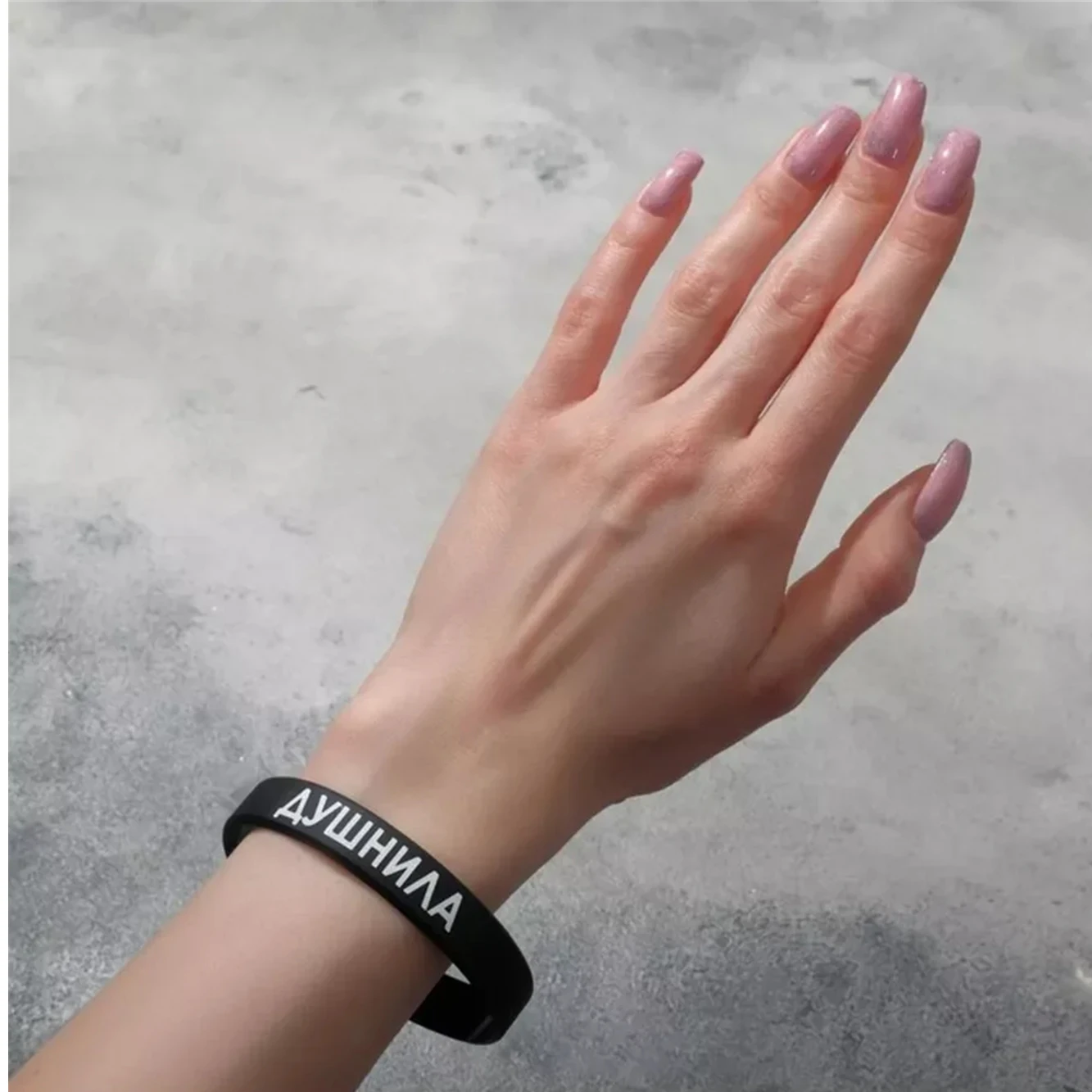 A Group of 2 Lady's Silicone Bracelet Printed with Душнила Summer Fashion Design Can Choose Two Different Shipping Packages