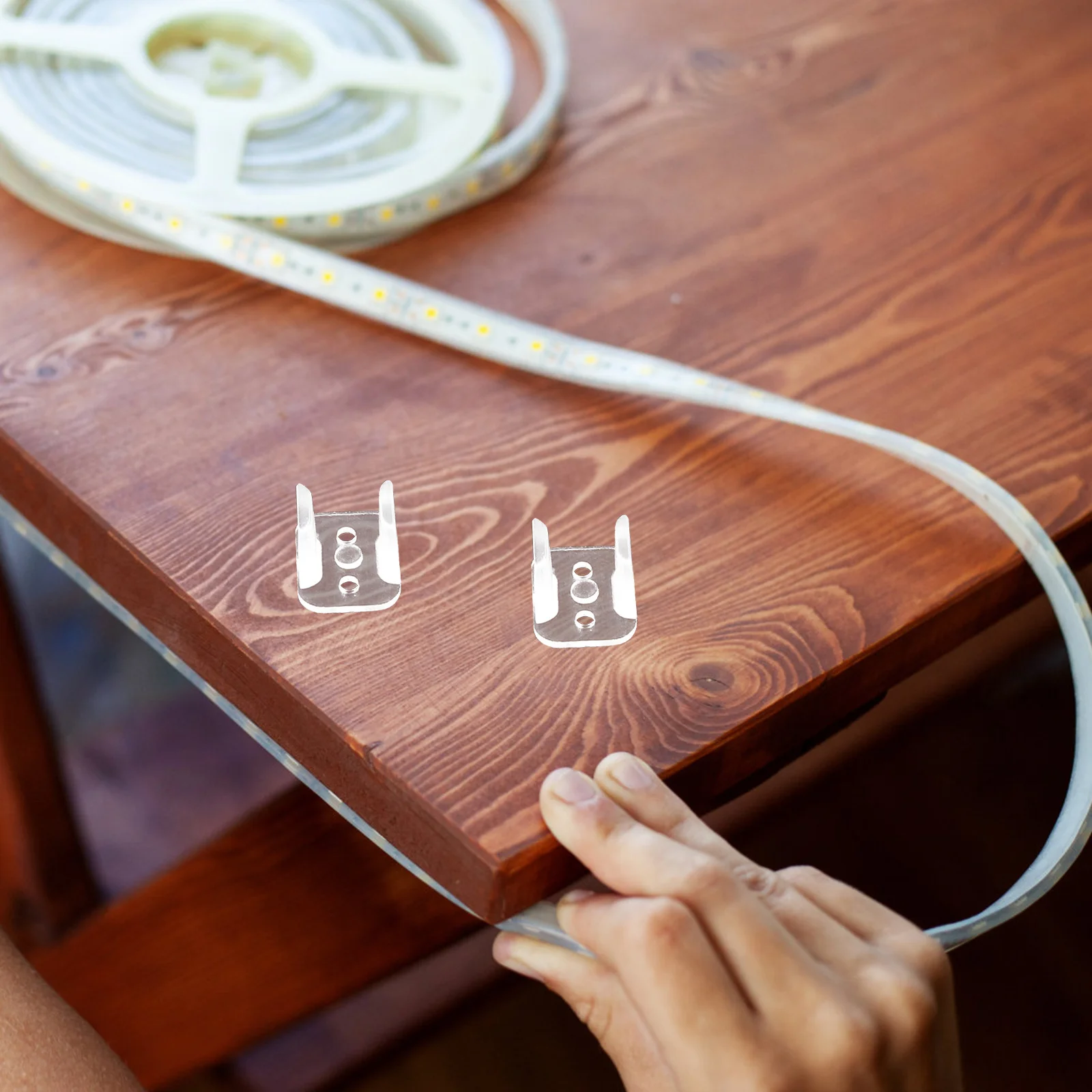 

100Pcs LED Strip Clips Transparent Plastic Light Strip Clamps Stable Fixing Fasteners for LED Light Installation