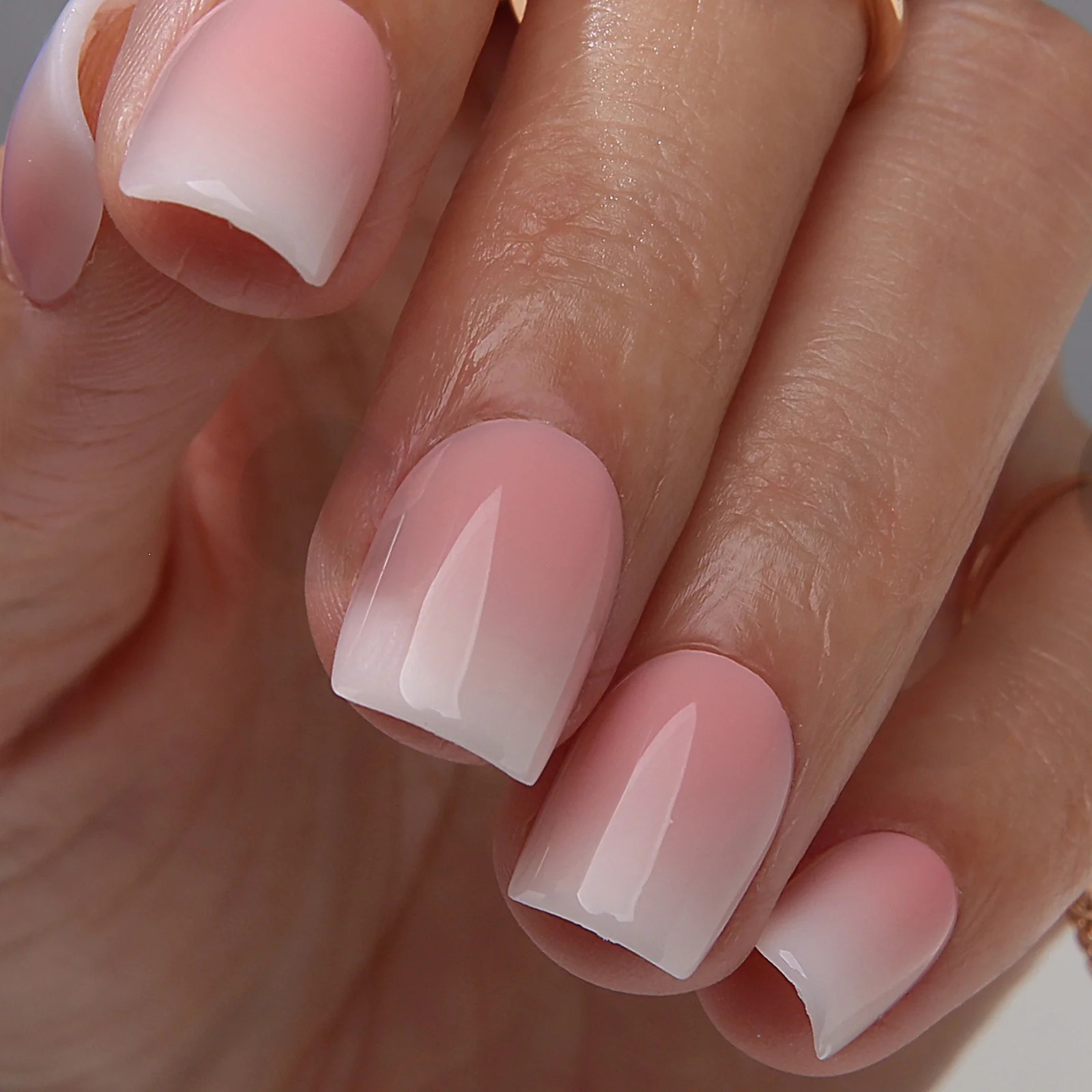 Bébé rose Ombre presse sur ongles carré court faux ongles aérographe couleur naturelle 30 pièces/ensemble