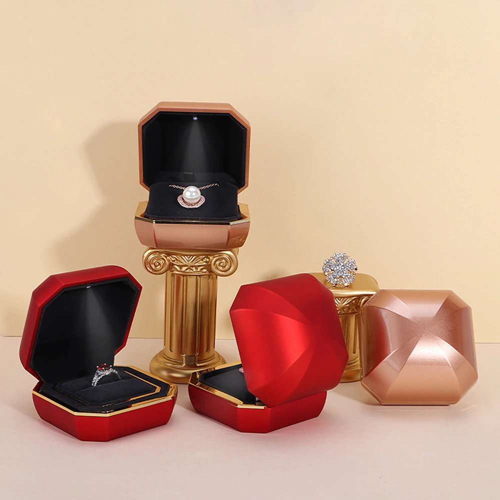 LED Light Jewelry Box for Wedding Proposal Ring Pendant Necklace Organizer Octagon Plastic&Flannel Luxurious Gift Packaging Case