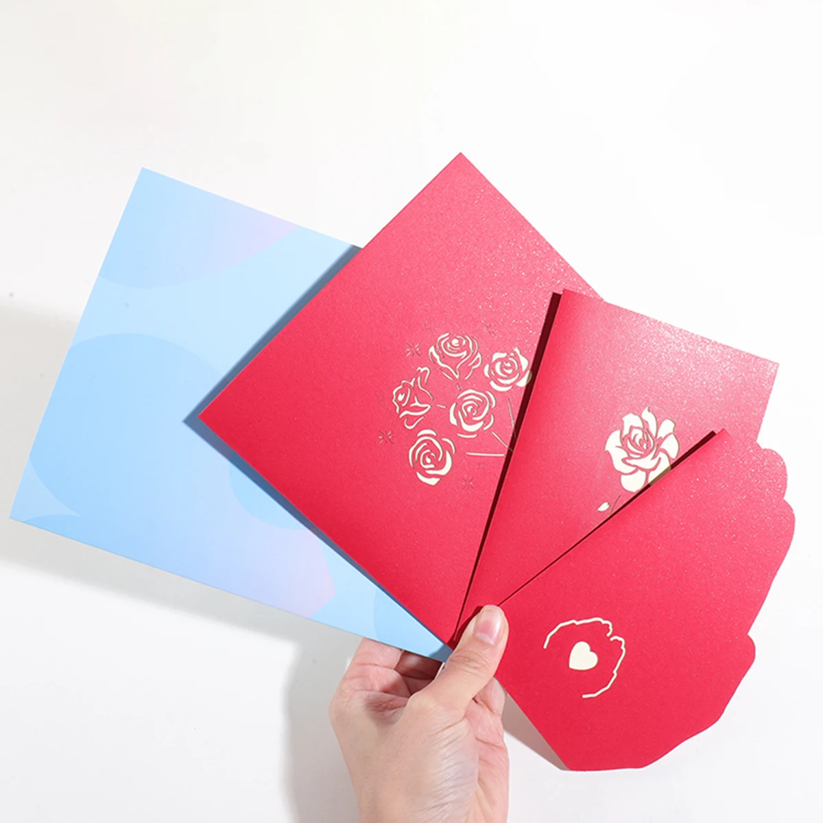 بطاقة منبثقة على شكل قلب وردي ثلاثي الأبعاد، هدية منحوتة ورقية مصنوعة يدويًا لعيد الحب، مغلف بطاقة اعتراف الذكرى السنوية