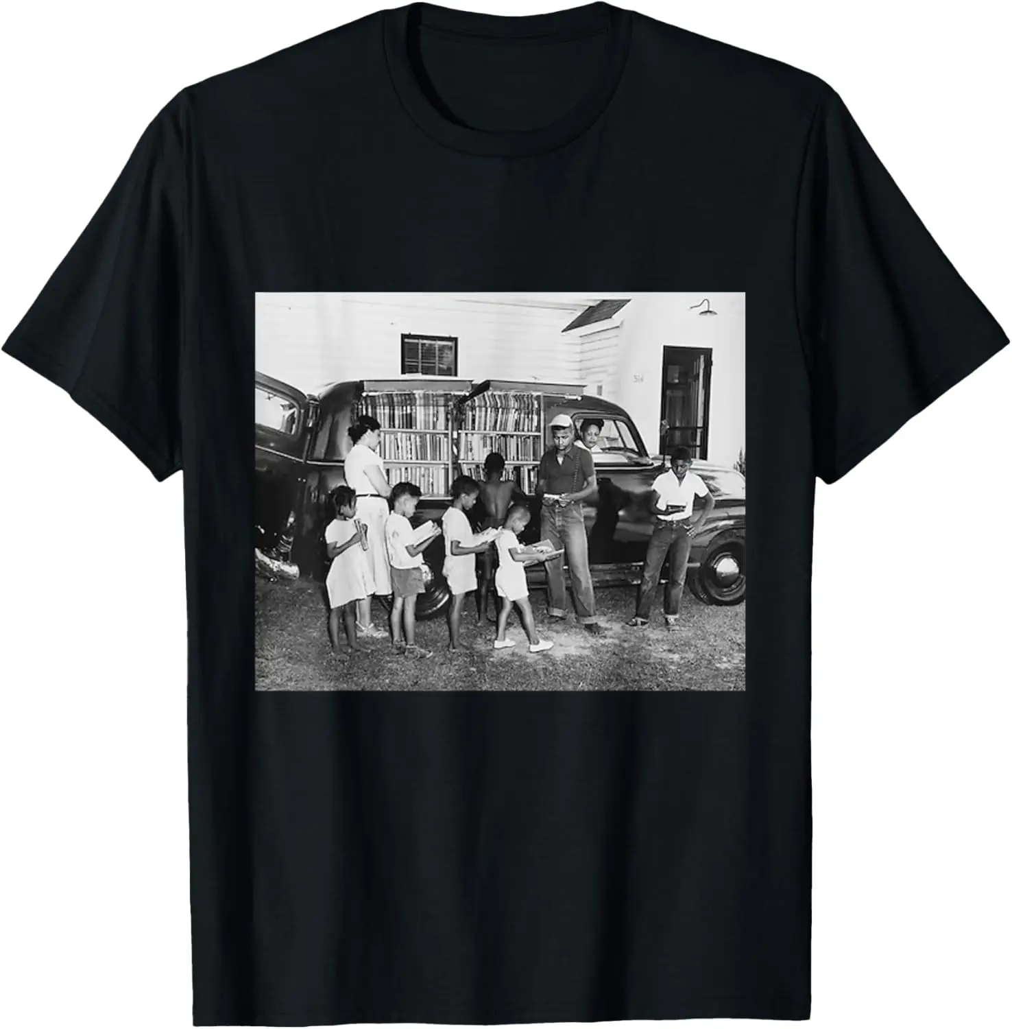 

Vintage Readers Black People Read Black Minds Matter T-Shirt
