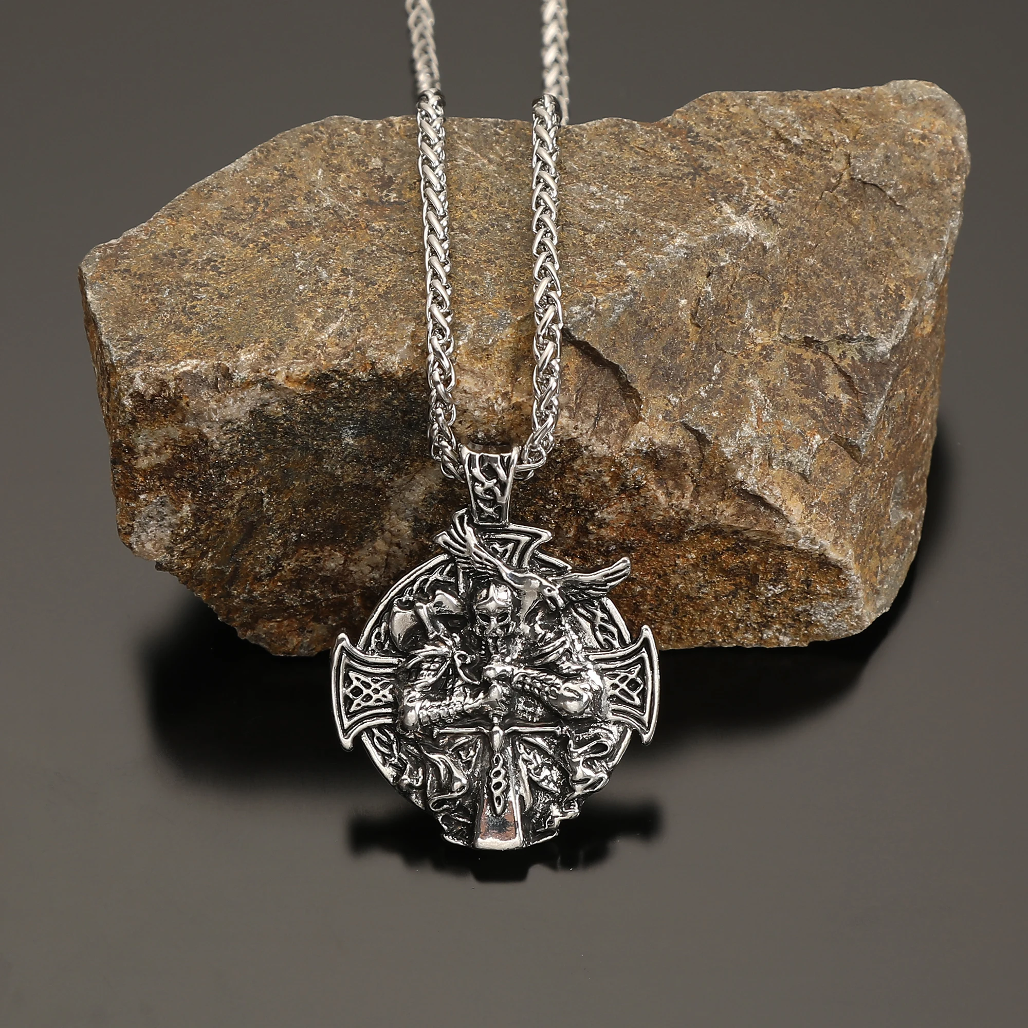 Viking Retro Raven Warrior Pendant Necklace Men's Necklace Trendy Fashionable Versatile Women's Necklace Party Accessories Valentine's Day Mother's Day Father's Day Birthday Gift