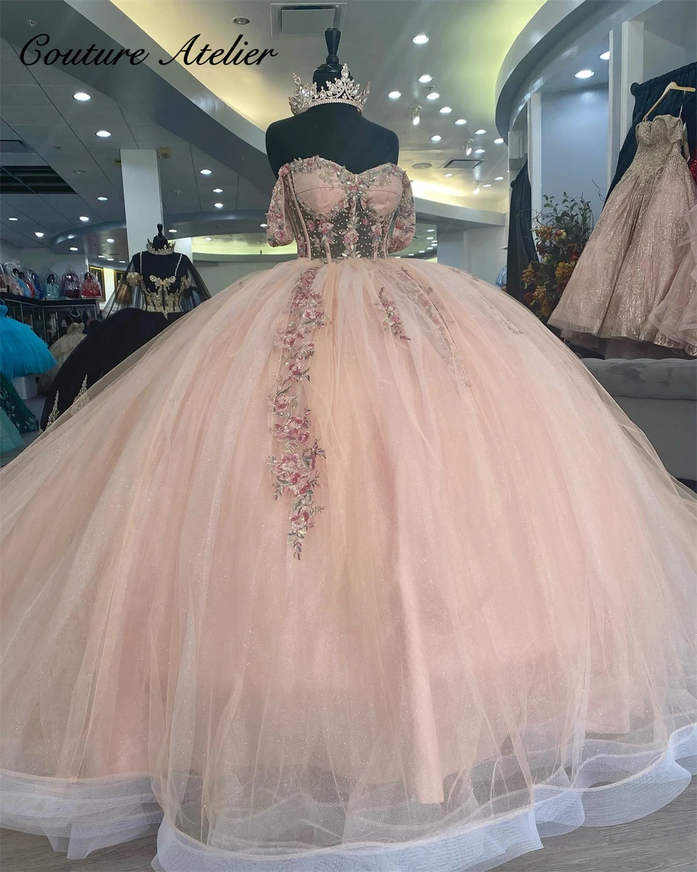 فساتين أميرة الزهور الوردي الفاتح تول Quinceanera قبالة الكتف الكرة ثوب الحلو ستة عشر فستان الزفاف فساتين vestidos 16