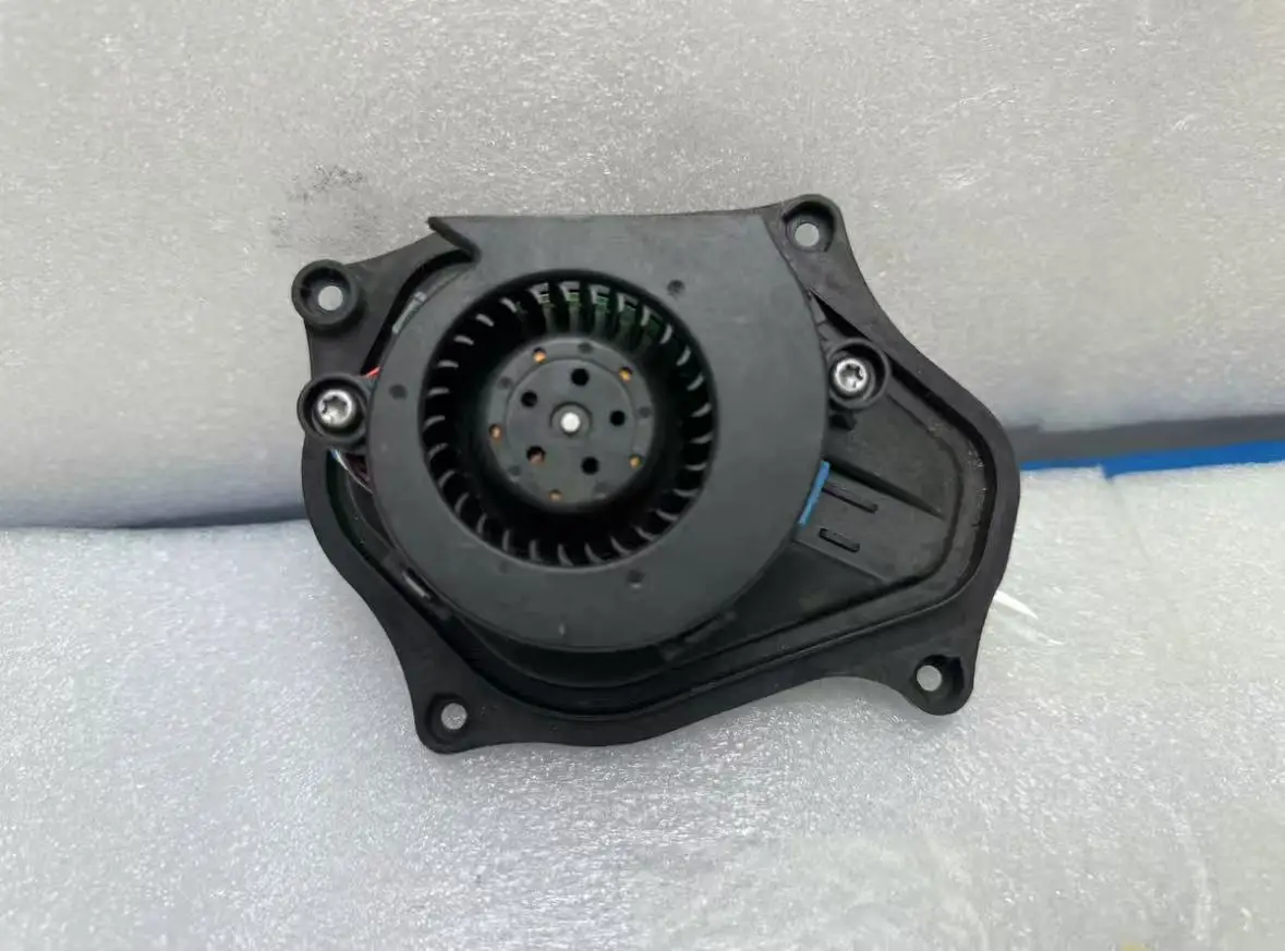Suitable for Porsche Cayenne 18-22 matrix headlights with fan and radiator rear cover, original disassembly 9Y0941608C