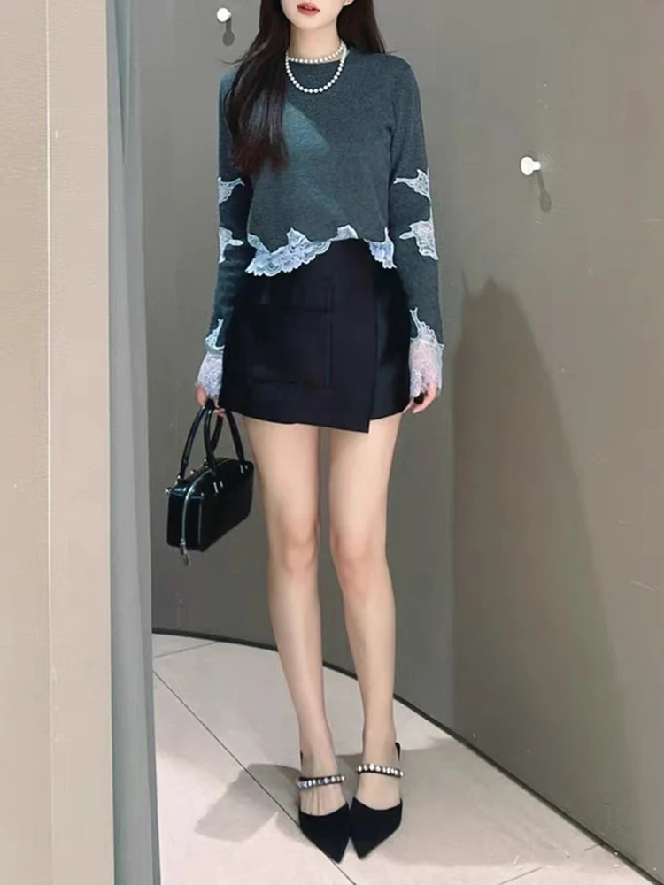 A new French grey lace patchwork short round-neck long-sleeved knitted top for the early autumn of 2025
