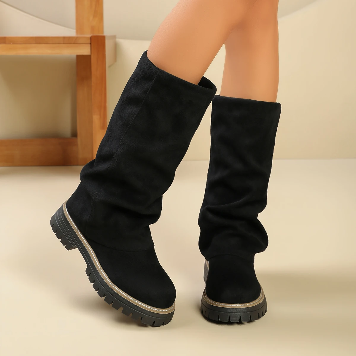 Women's Suede Retro Casual Pile Boots in The Spring and Autumn of 2026 New Solid Color Joker Round-headed Platform Fashion Boots