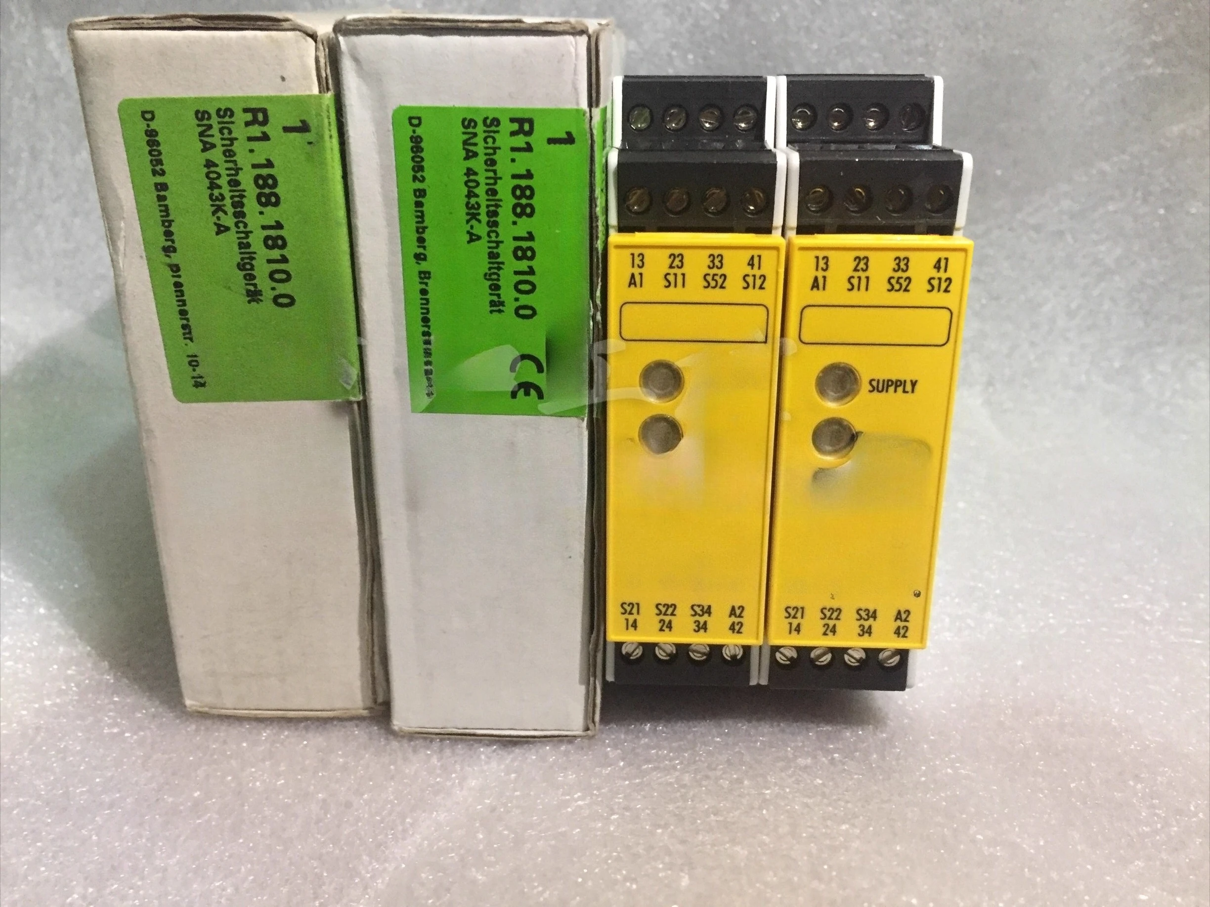 

Safety Relay SNA 4043K-A/SNA 4044K-A AC/DC24V
