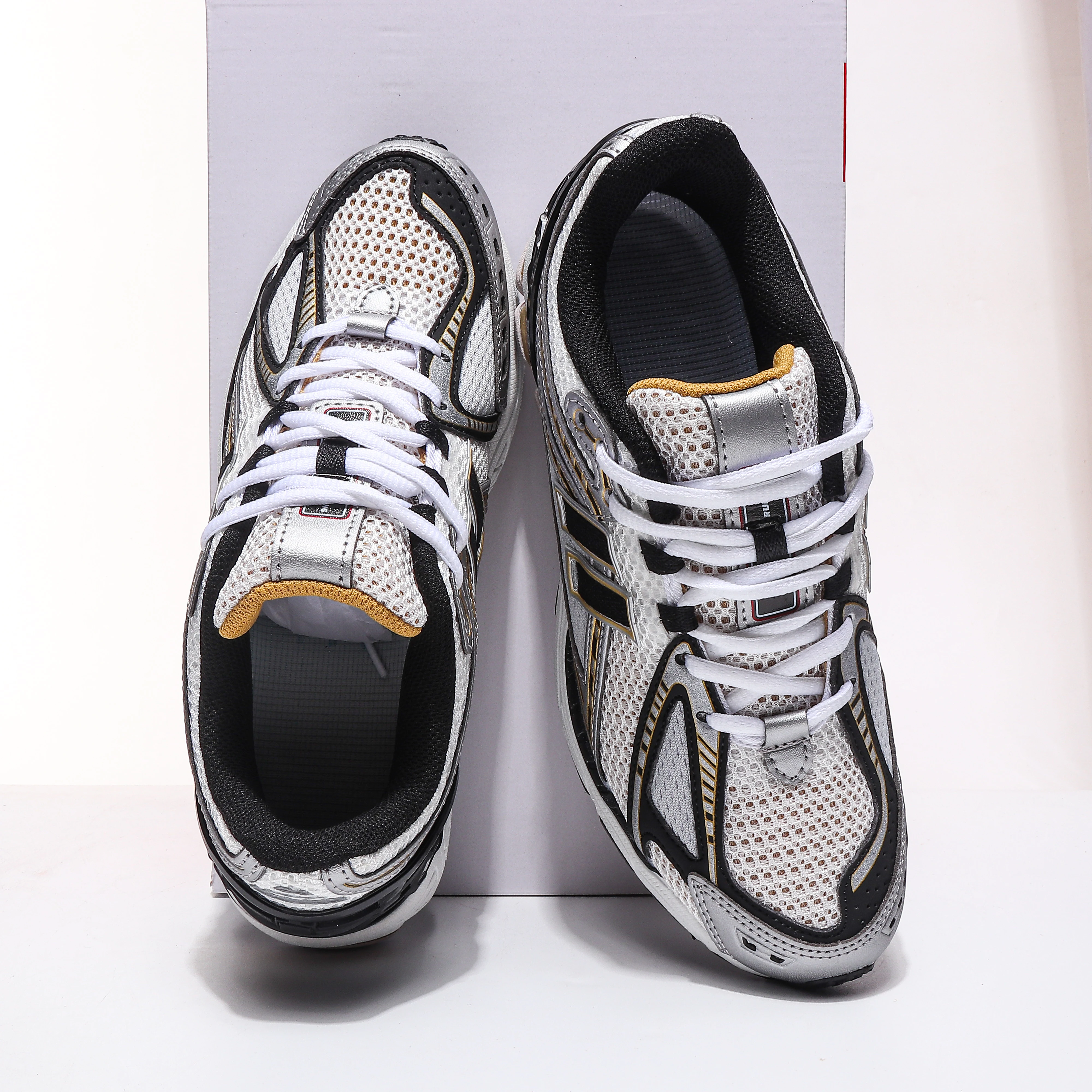 1906 أحذية الجري الرياضية الرجعية باللون الفضي والأبيض والأصفر: أحذية الأب للرجال ذات منصة مسامية، أحذية كاجوال نسائية لزيادة الارتفاع