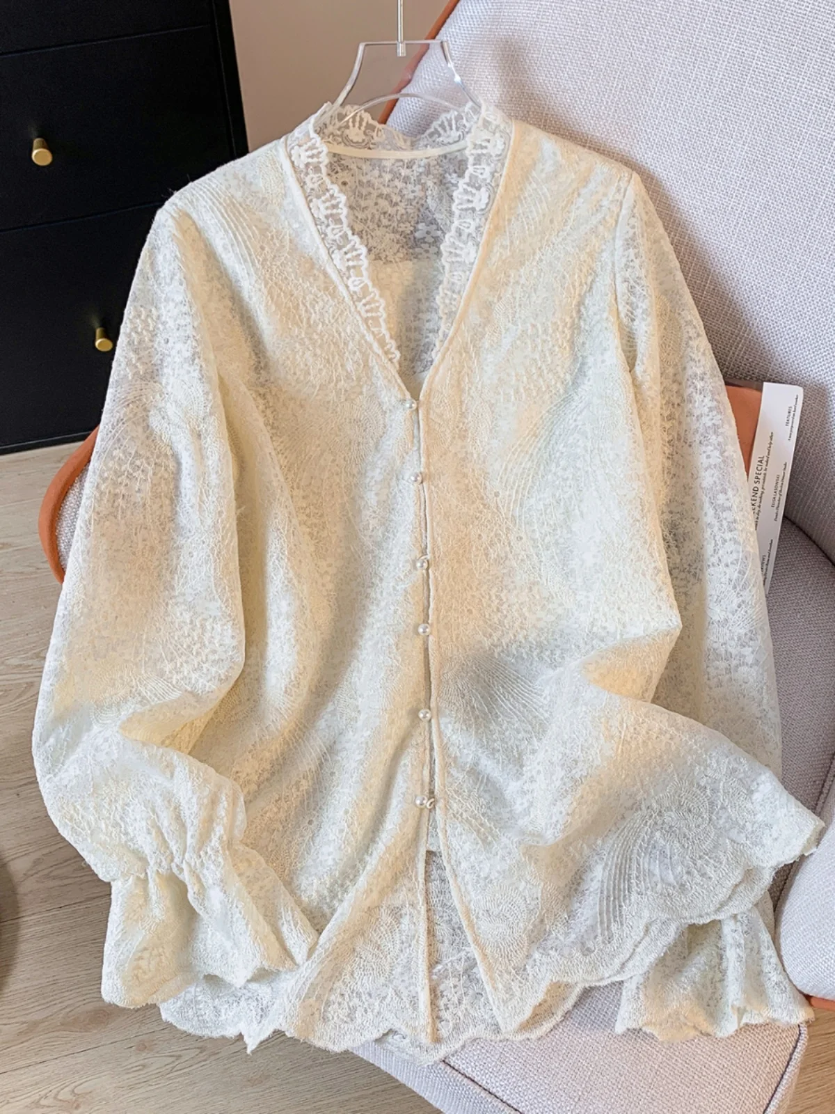 

New Chinese Sle Lace irt Spring New Women's Bell Sve Embroidered Pearl Button Top irt Loose Fit Commute Sle Pure C...