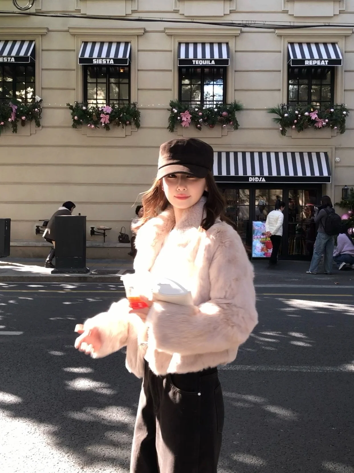 

Женская утепленная короткая меховая куртка Kong lüe: мягкая, теплая, свободная, зимняя, повседневная, с подкладкой, длинными рукавами и застежкой на пуговицах