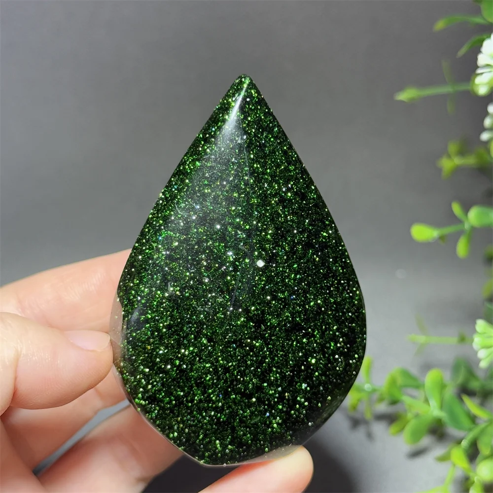 

Free-form Torch Polishing Process of Natural Emerald Green Sandstone Flashes Energy Therapy Beauty Massage and Home Decoration