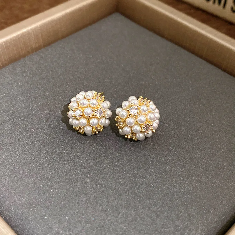 Women's Double Side White Shell Pearl Stud Earrings, Exquisite