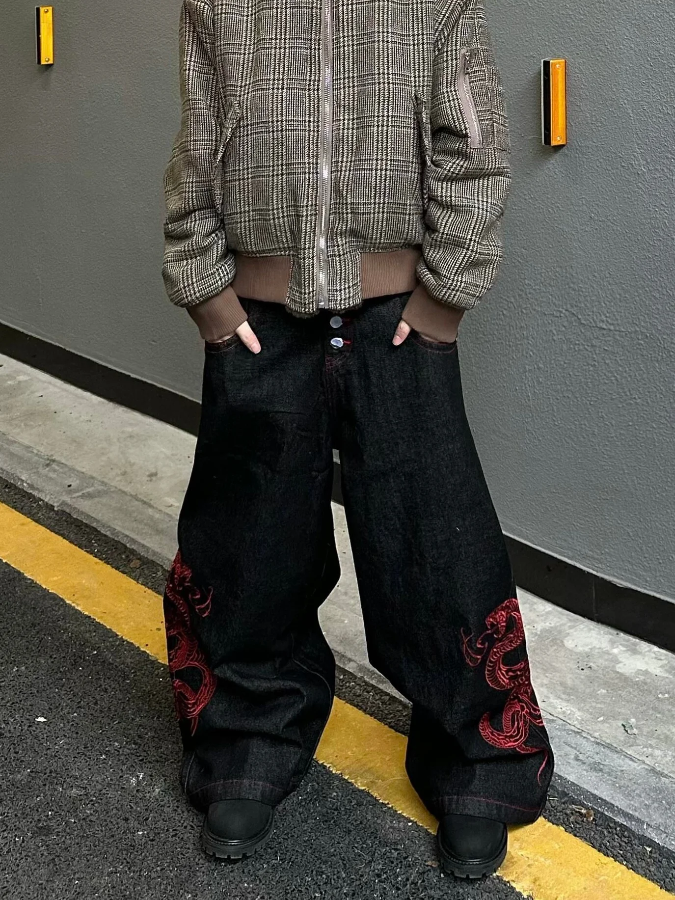 

Retro American High Street Vibe Red Dragon Embroidery Loose Wide Leg Bla Jeans Men's Casual Straight Cut Denim Pants