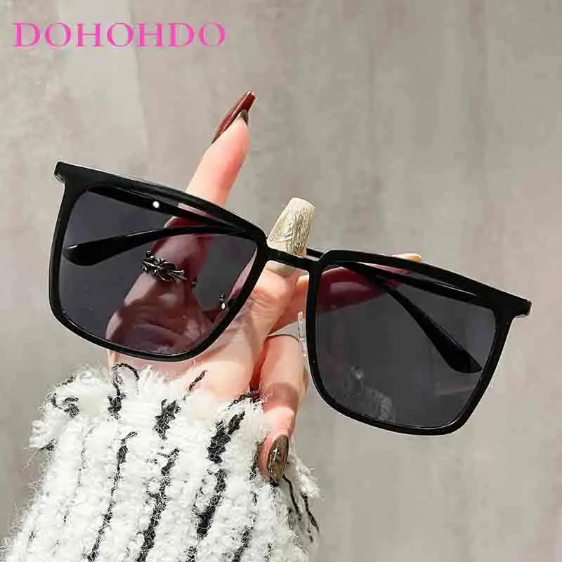 

Classic Luxury Brand Design Square Sunglasses Women Vintage Vacation Fashion Glasses Travel Metal New Sunglasses For Men UV400