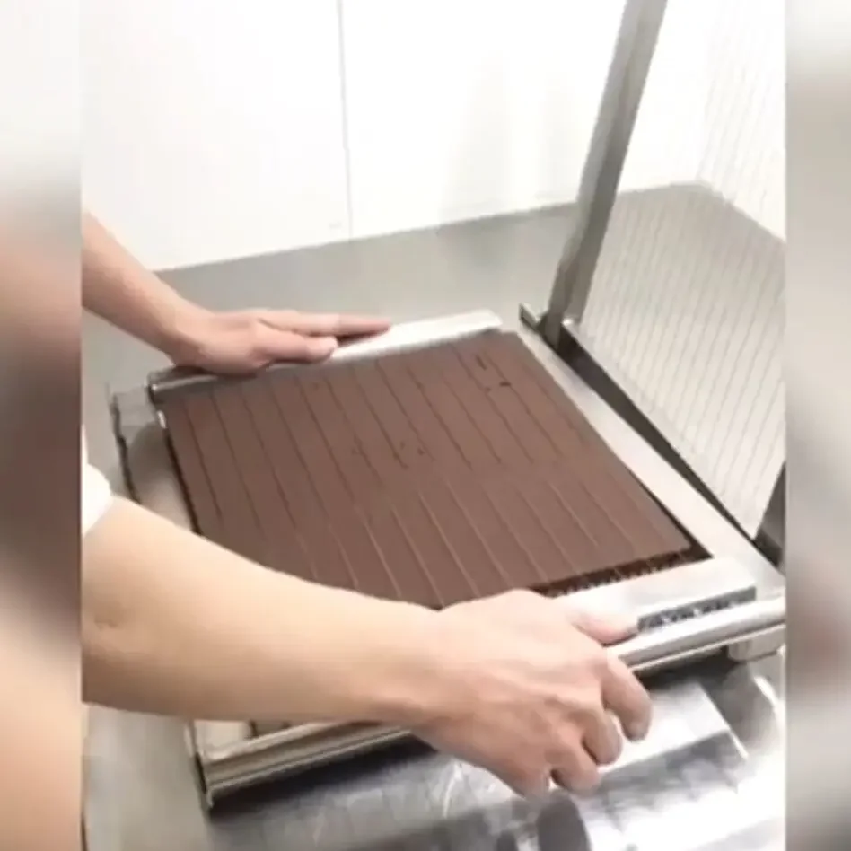 

Manual Chocolate Guitar Cutter Cheese Cake Wire Cutter Fudge Candy Soap Bar Truffle Raw Chocolate Cutting Machine