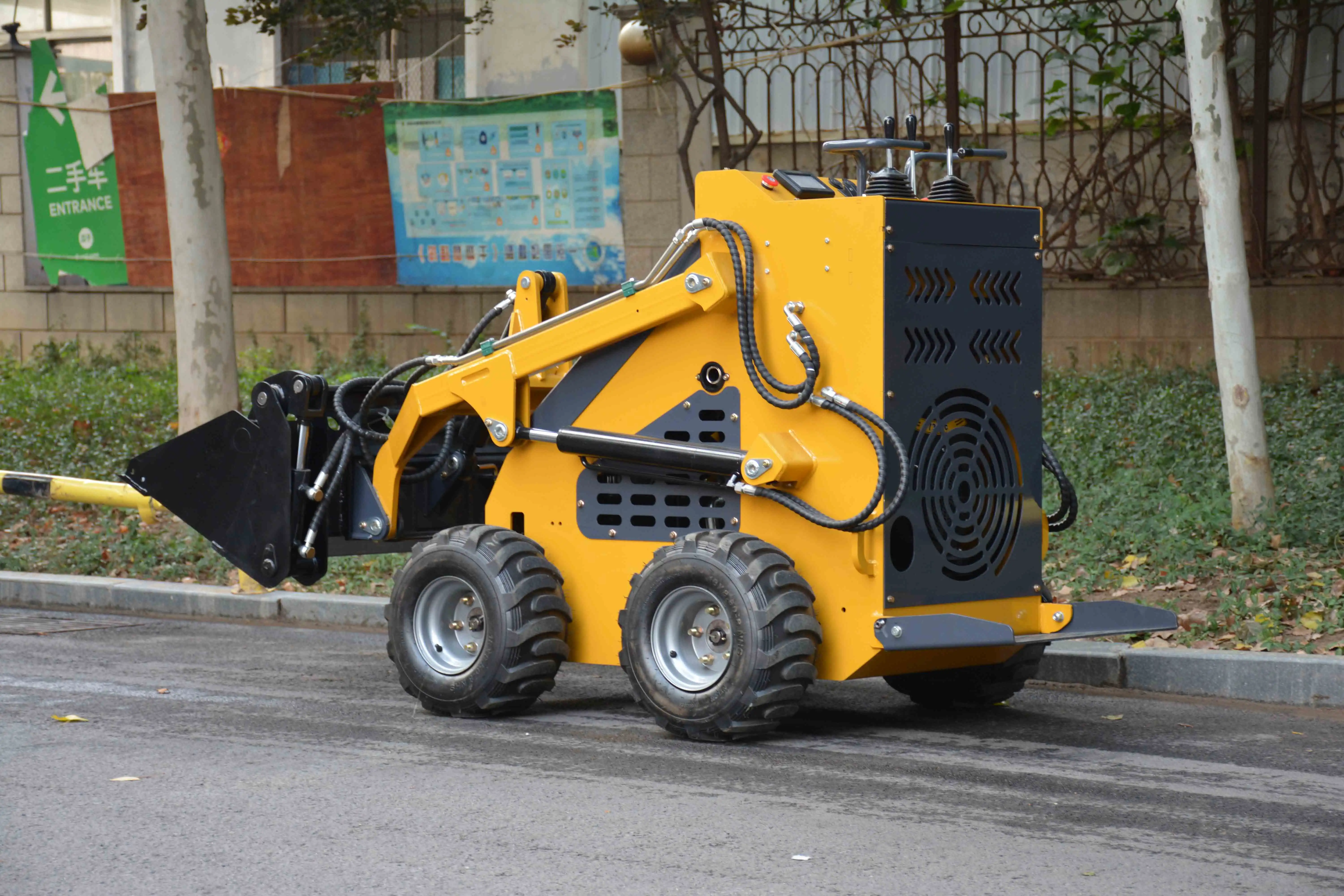 AST-360Sスキッドステアローダーホイールローダー1トン小型ローダー、農場、果樹園、建設作業用、中国カスタマイズ