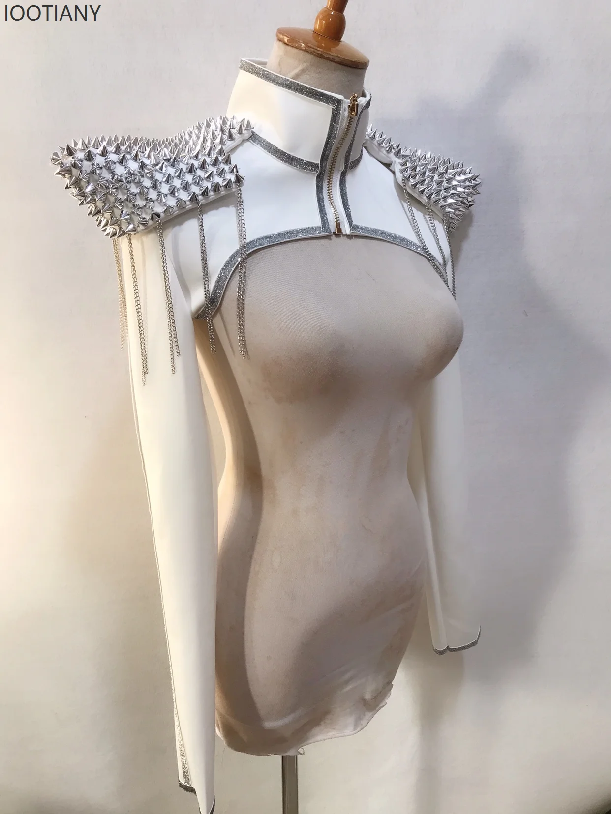 IOOTIANY Women's Red Rivet Padded Shoulder Stage Jacket - Image 6